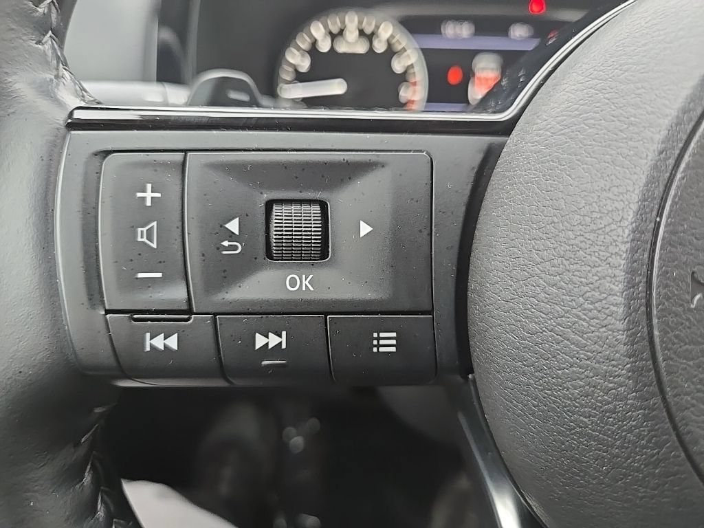 Used 2025 Nissan Pathfinder SL AWD/4WD image 14
