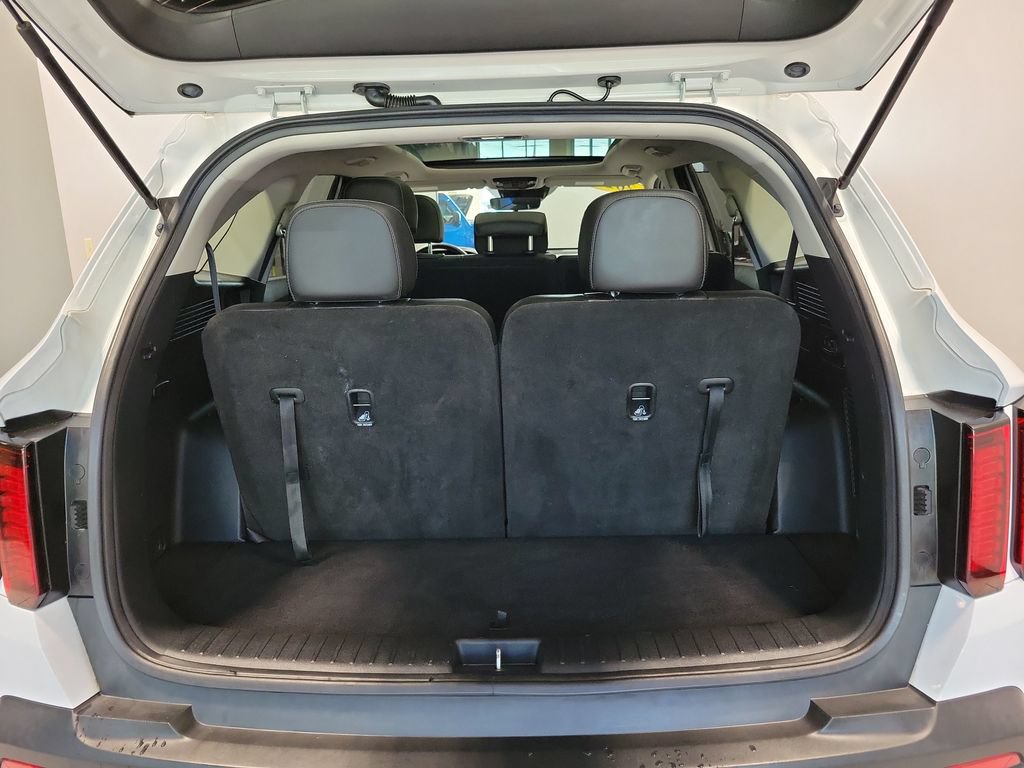 Used 2023 Kia Sorento S w/ Panoramic Sunroof Package AWD/4WD image 9