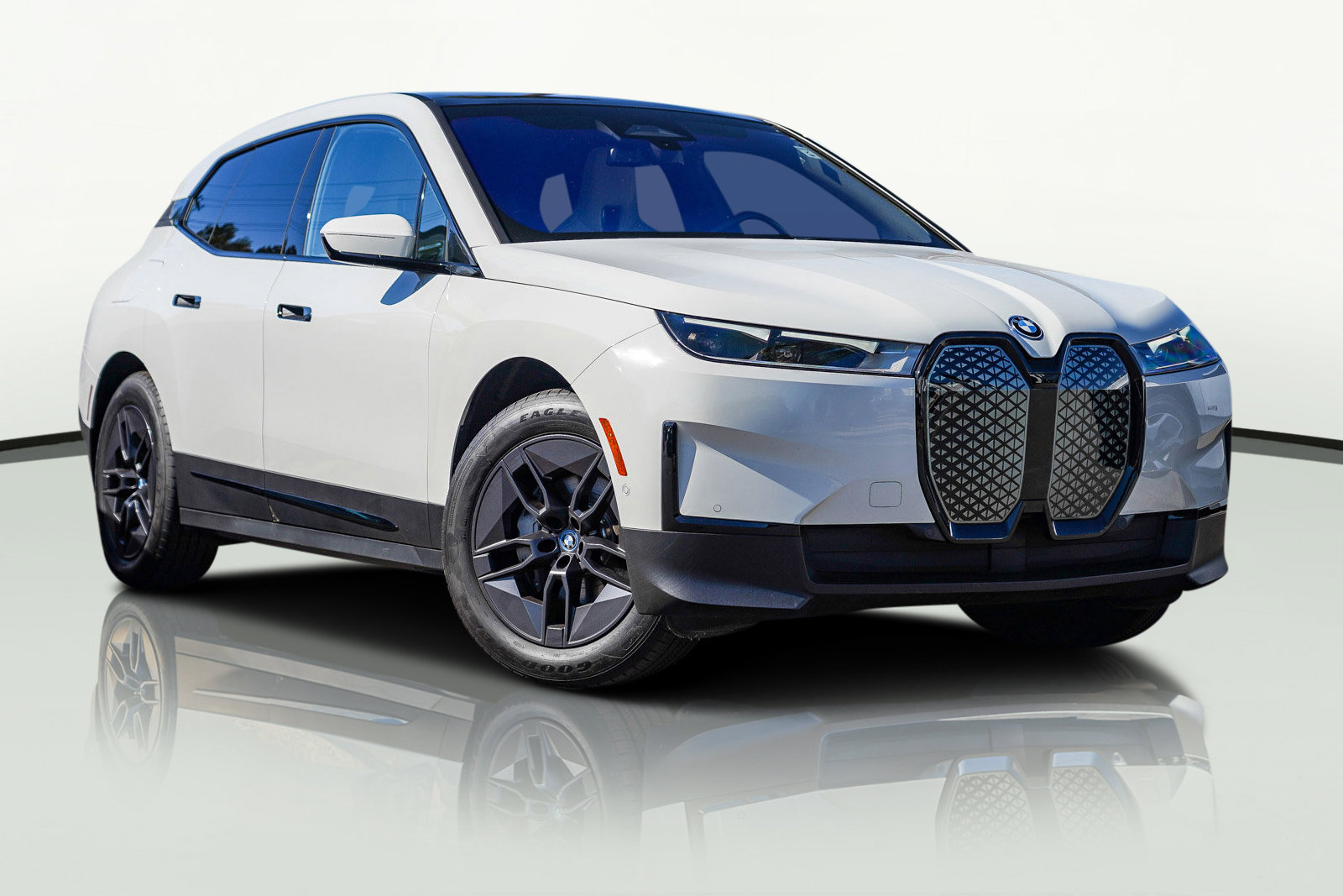 Used 2025 BMW iX xDrive50 image 35