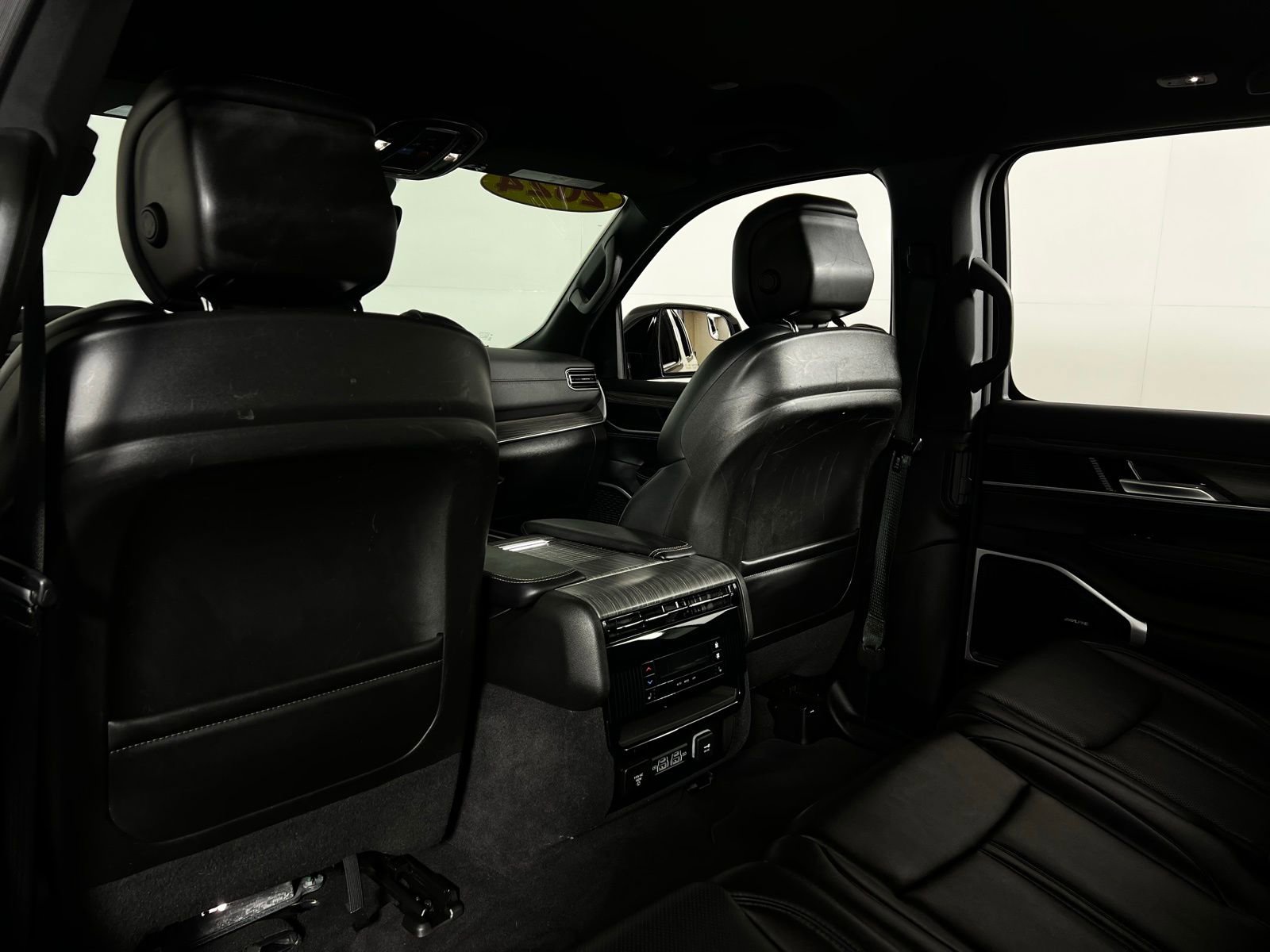 Used 2024 Jeep Wagoneer Series II w/ Flexible Seating Group image 25
