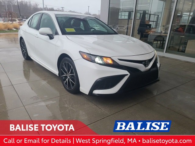Used 2024 Toyota Camry SE image 1