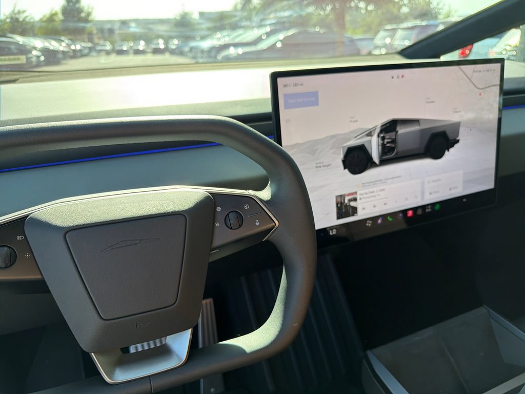 Used 2024 Tesla Cybertruck AWD Crew Cab image 23