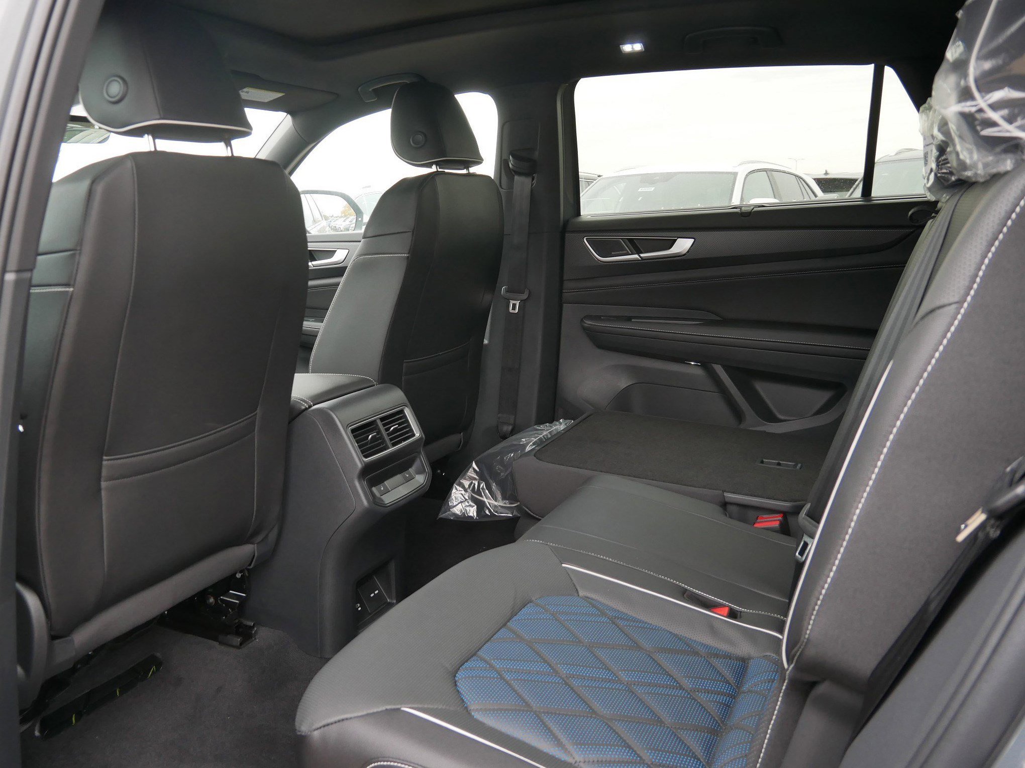 New 2026 Volkswagen Atlas Cross Sport SEL Premium R-Line image 6