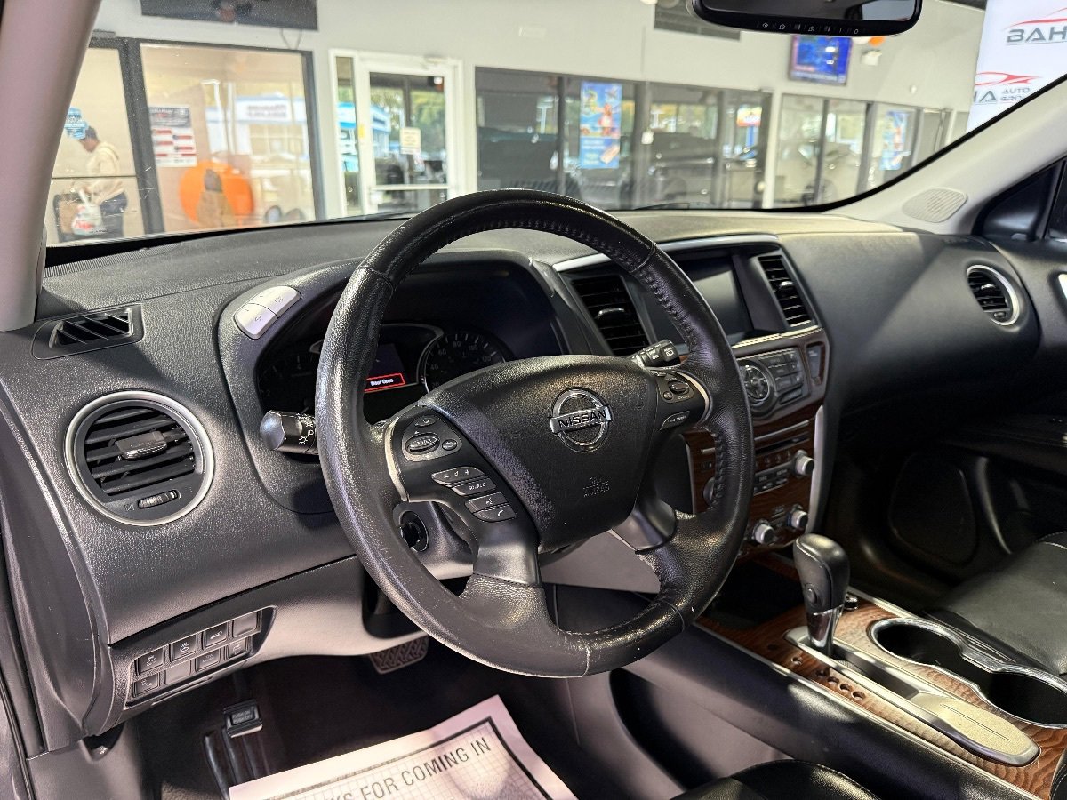 Used 2020 Nissan Pathfinder Platinum FWD image 33