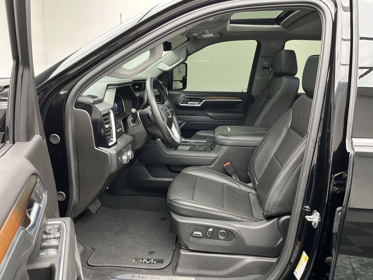 Certified 2026 GMC Sierra 2500 Denali w/ Denali Reserve Package AWD/4WD image 3