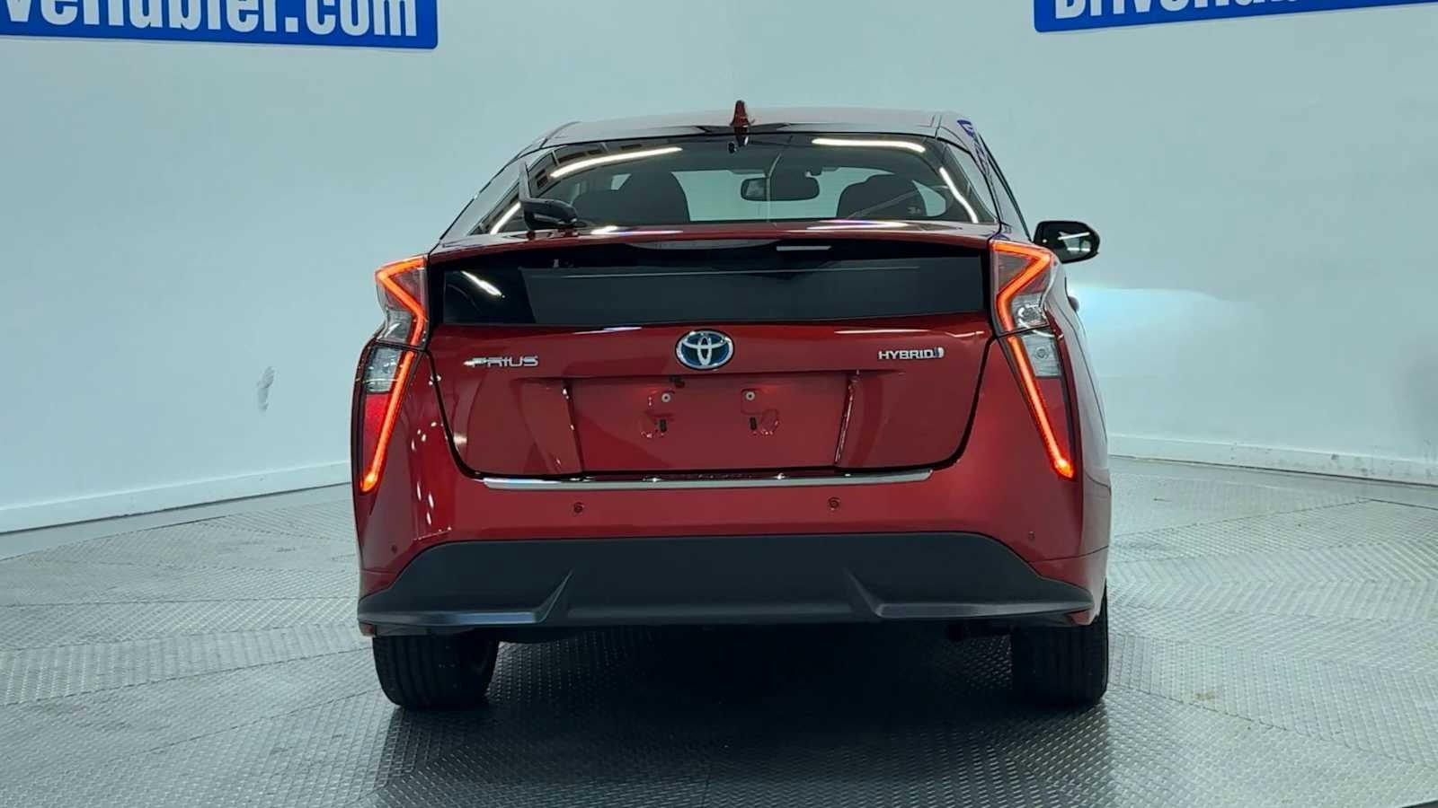 Used 2017 Toyota Prius Four Touring w/ Premium Convenience Package FWD image 7