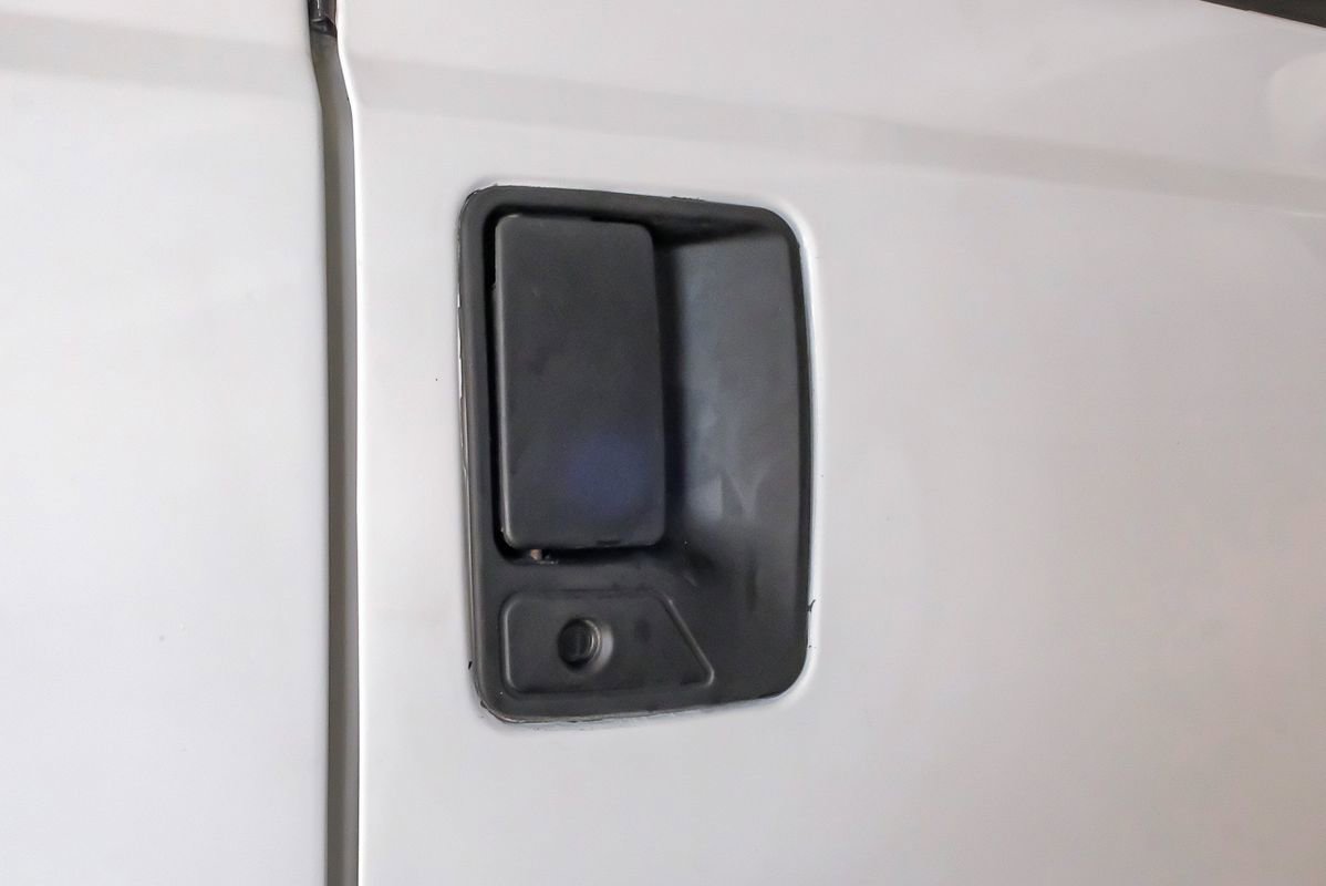 Used 2005 Ford F250 XL image 38