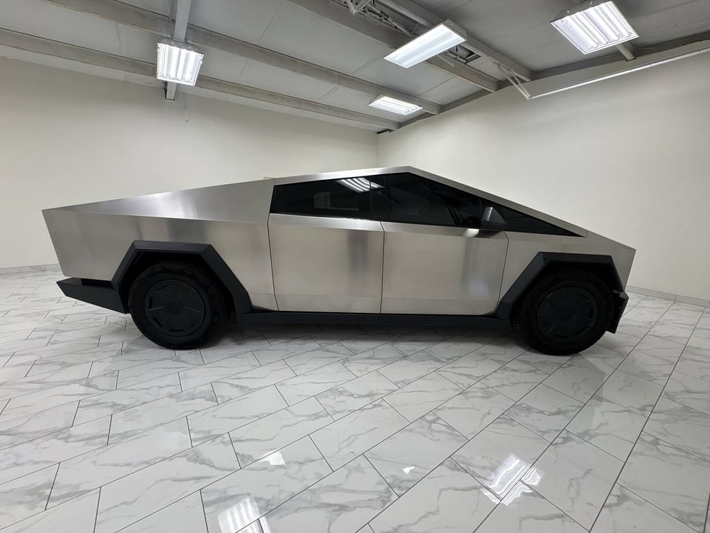 Used 2025 Tesla Cybertruck AWD Crew Cab image 9