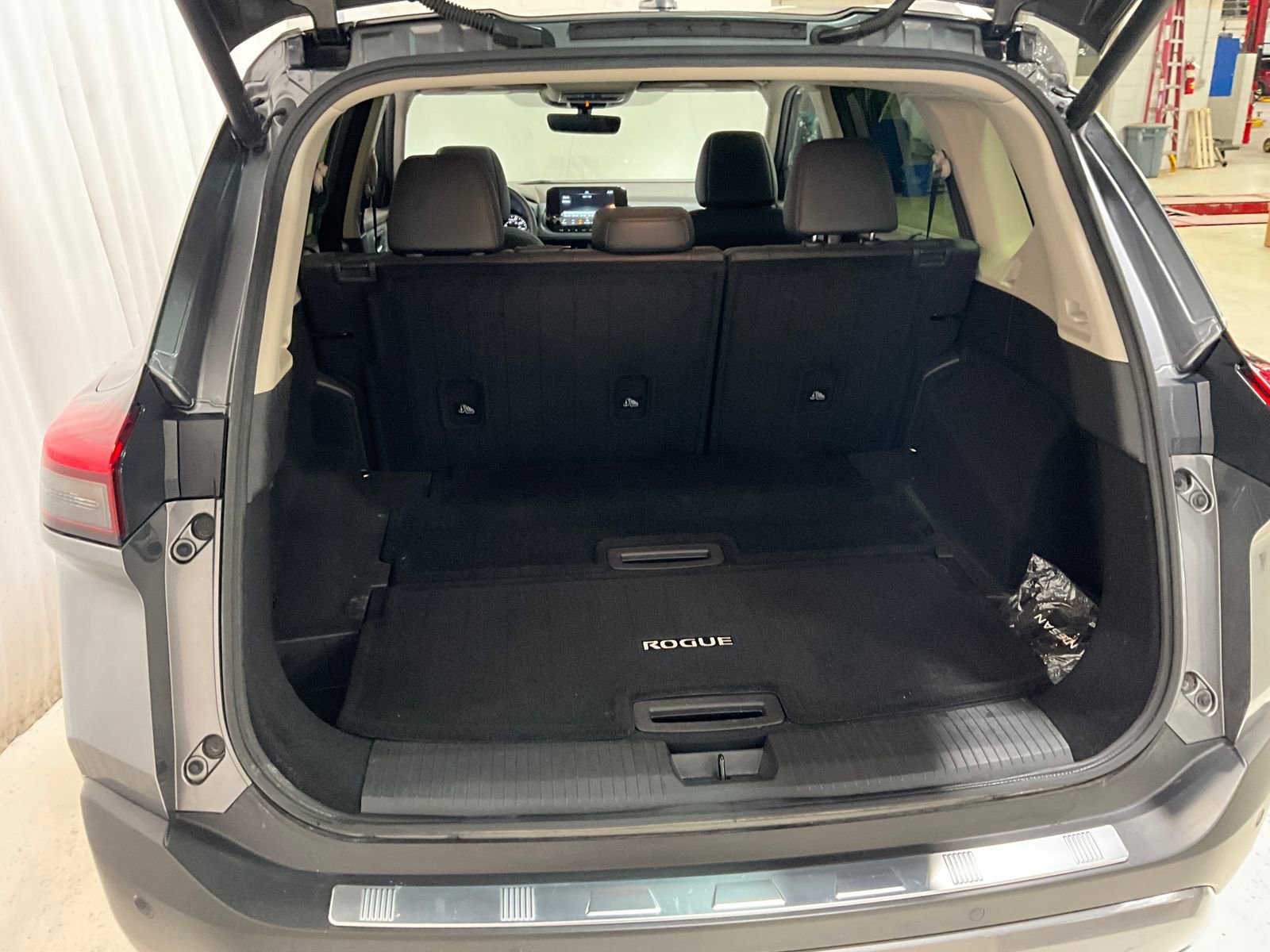 Used 2023 Nissan Rogue SL w/ SL Premium Package AWD/4WD image 25