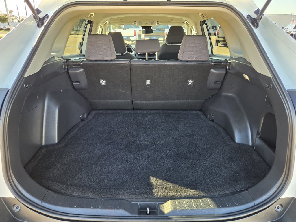 Used 2025 Toyota RAV4 XLE FWD image 30