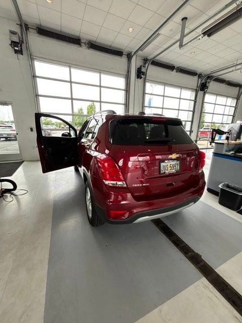Used 2022 Chevrolet Trax LT w/ LT Convenience Package AWD/4WD image 7