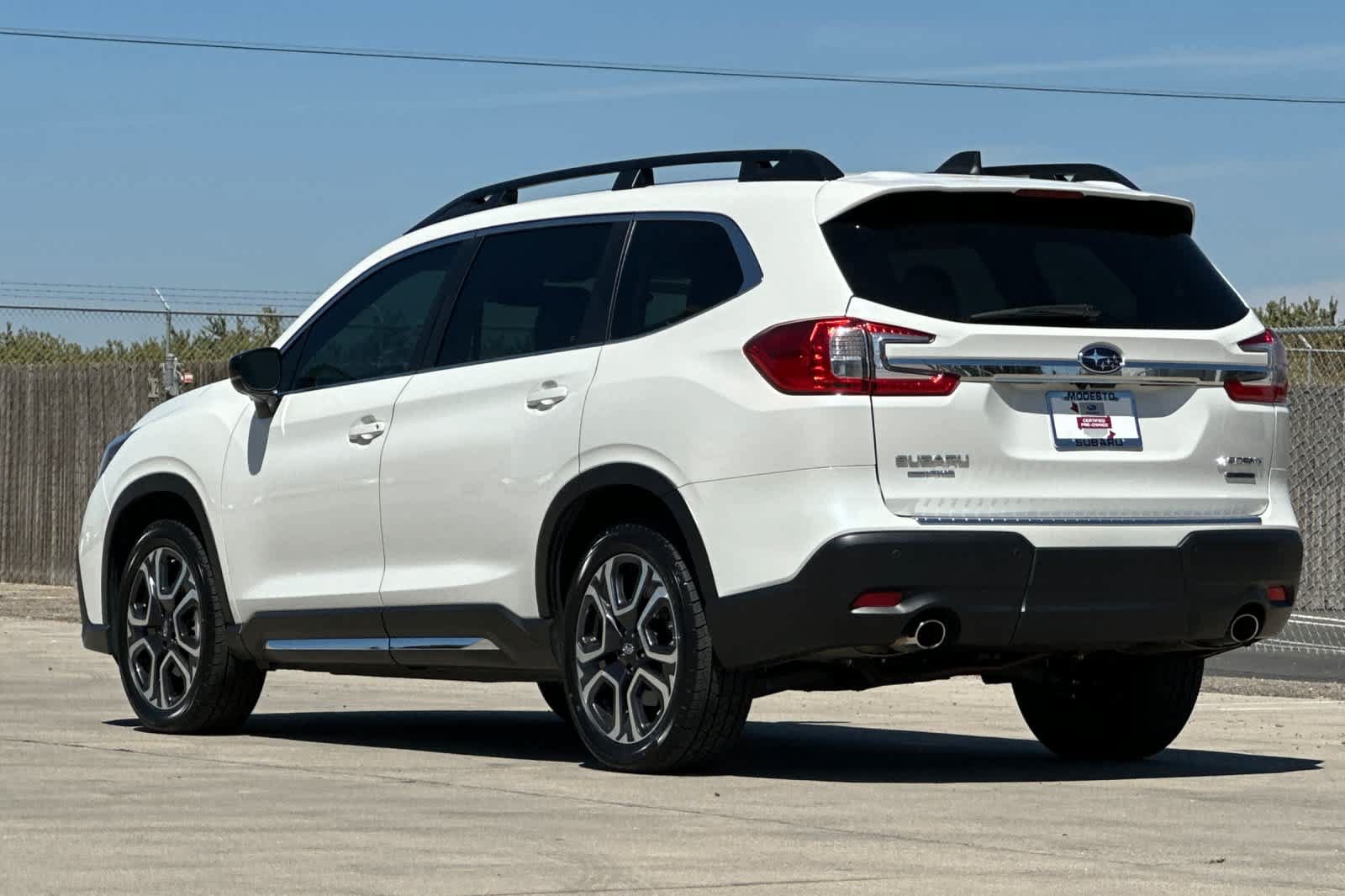 Used 2025 Subaru Ascent Limited AWD/4WD image 5