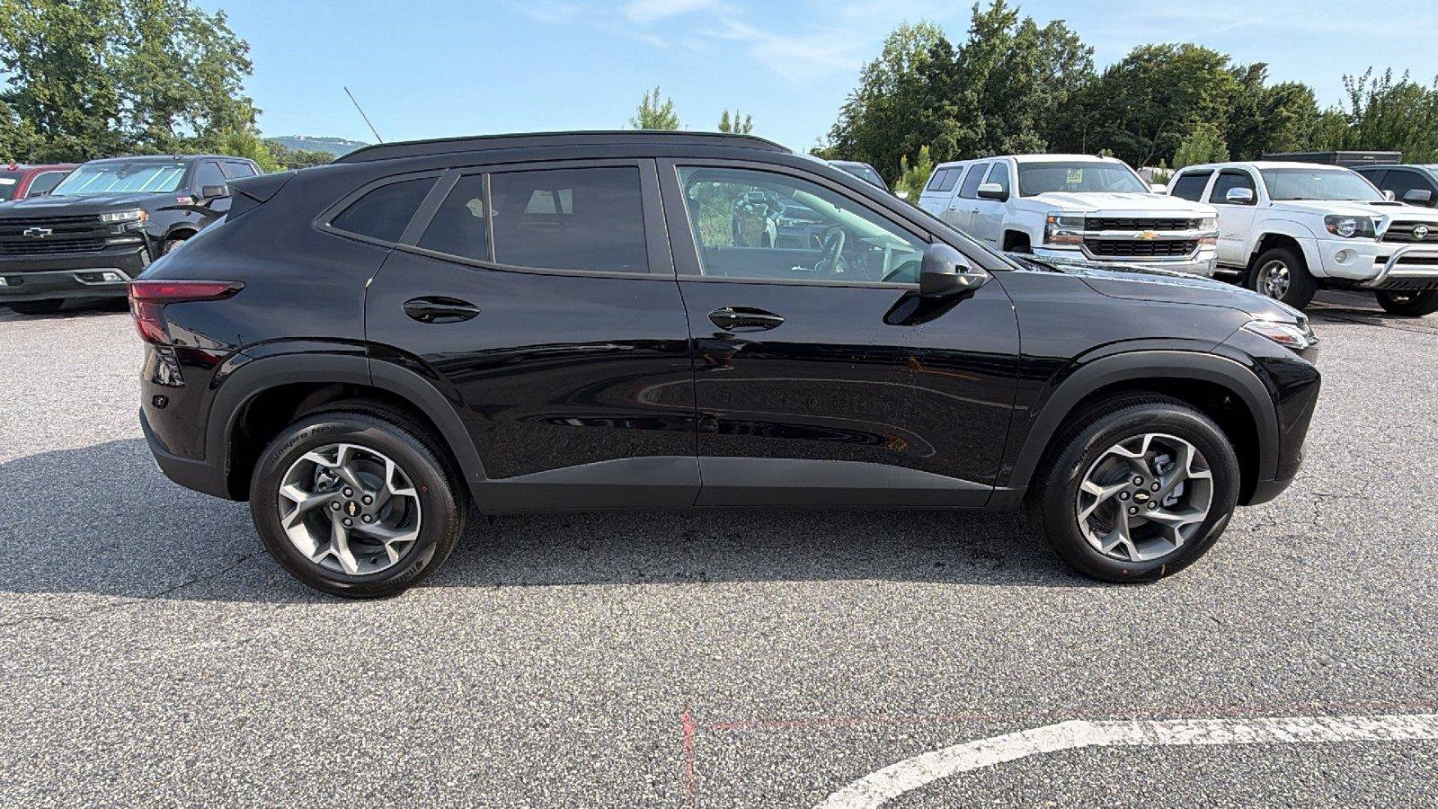 New 2026 Chevrolet Trax LT w/ Driver Confidence Package FWD image 7
