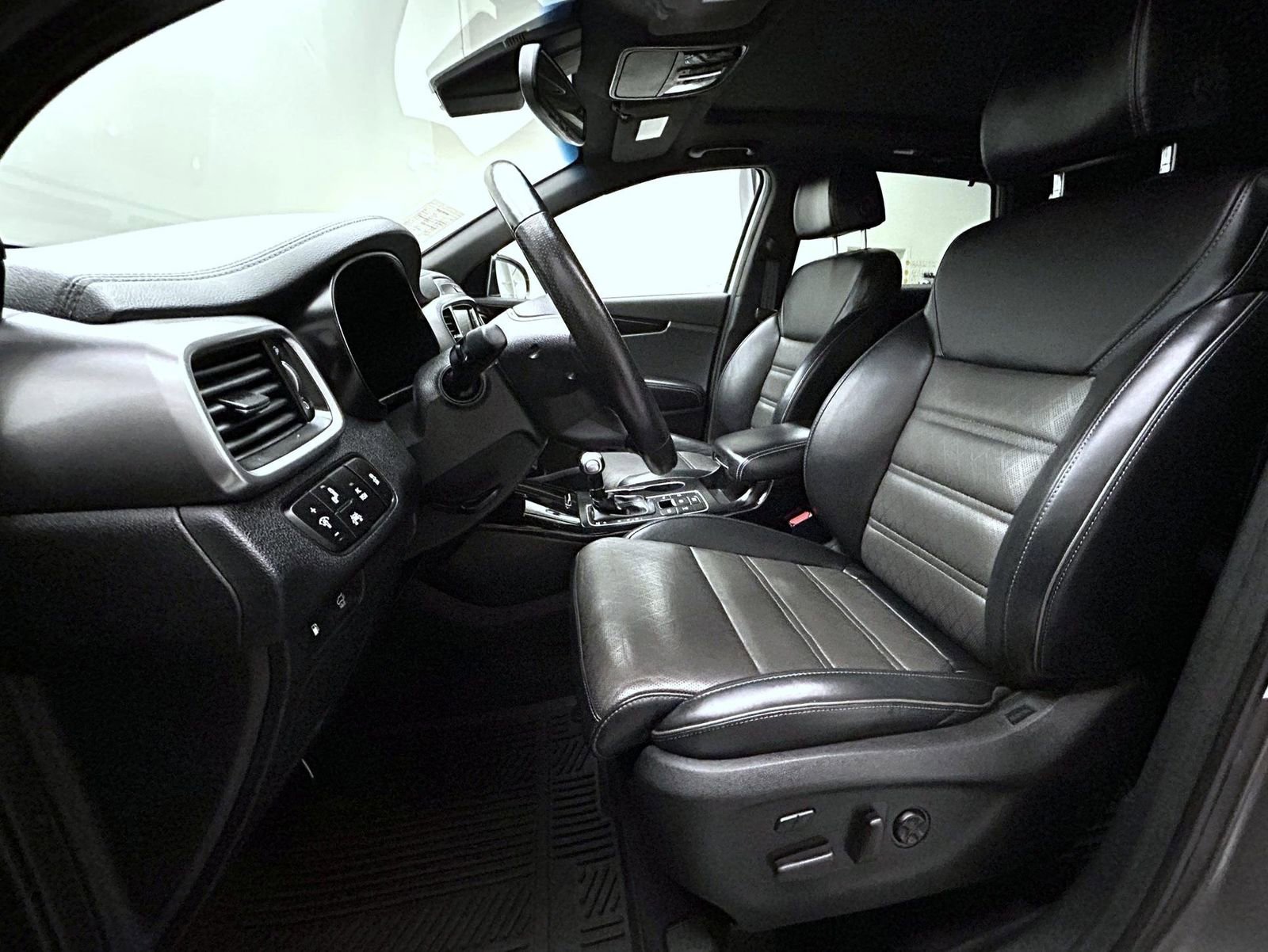 Used 2019 Kia Sorento SX image 10