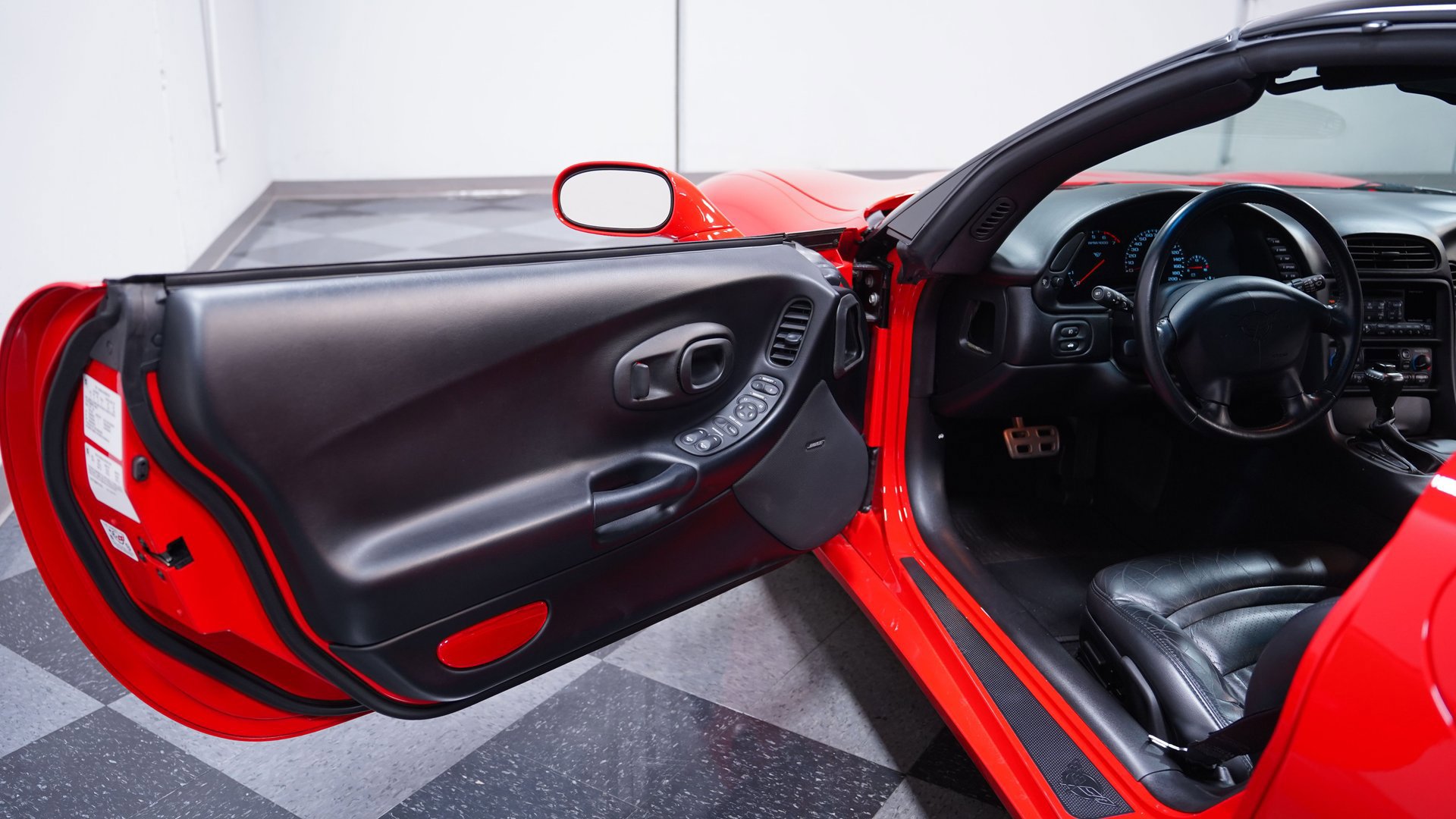 Used 2000 Chevrolet Corvette Coupe w/ Memory Pkg image 31