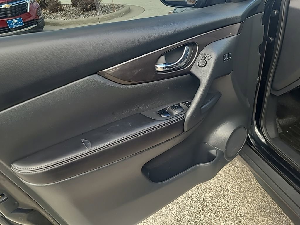 Used 2019 Nissan Rogue SV w/ Premium Package AWD/4WD image 12