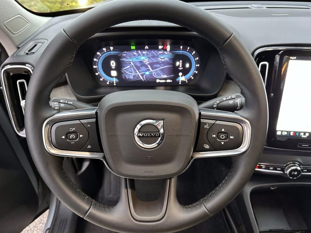 Used 2025 Volvo XC40 B5 Ultra w/ Protection Package Premier image 16