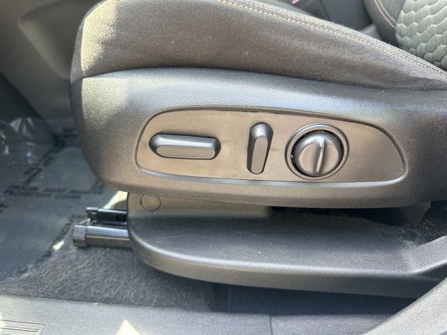 Used 2021 Chevrolet Equinox LT w/ Driver Convenience Package image 19