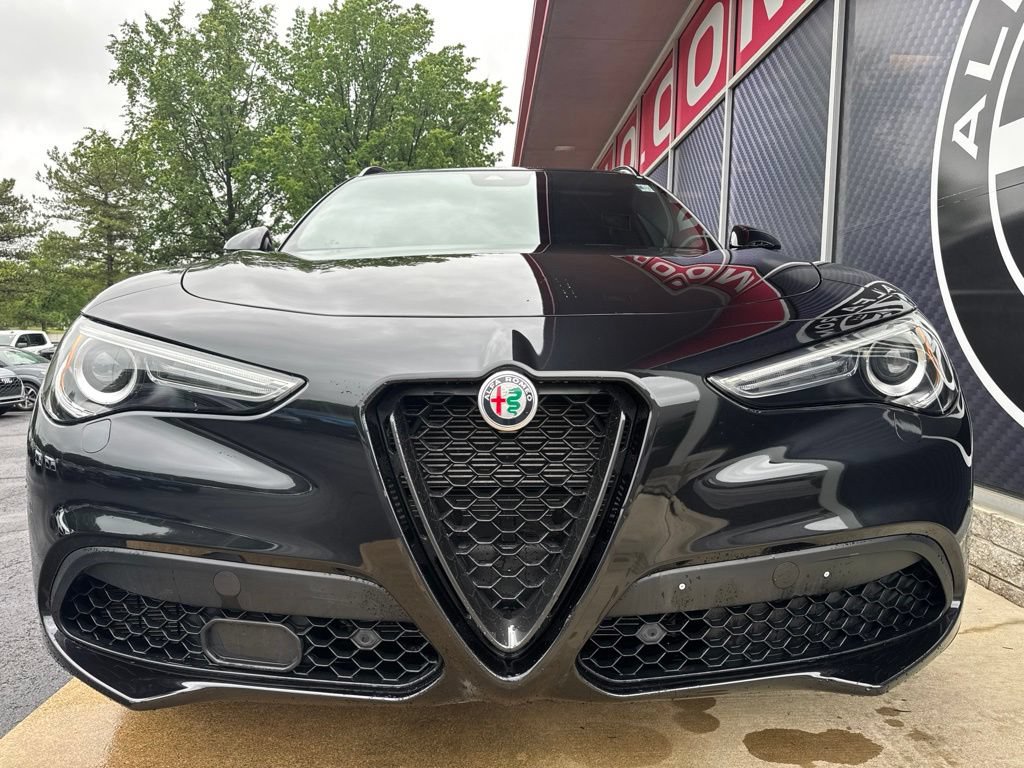 Used 2023 Alfa Romeo Stelvio Veloce AWD/4WD image 8