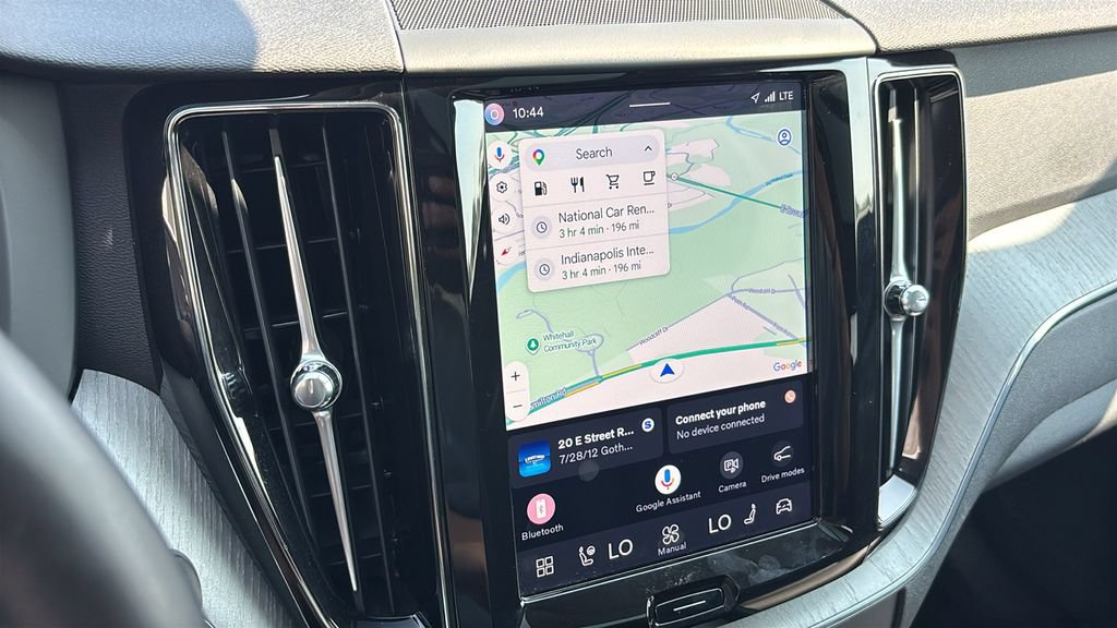 Certified 2025 Volvo XC60 B5 Plus AWD/4WD image 18