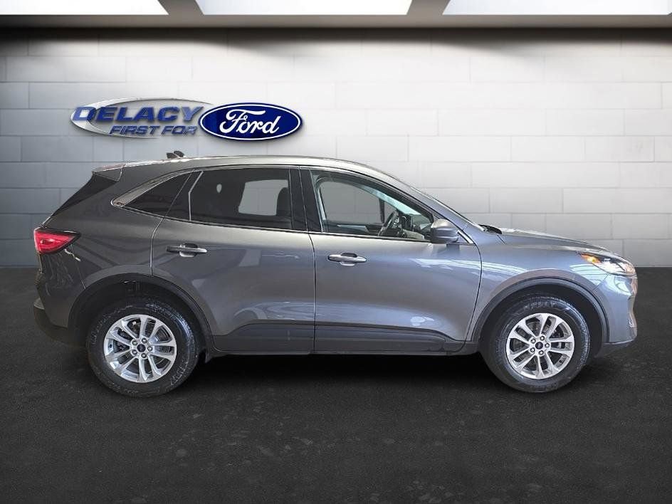 Used 2022 Ford Escape SE image 6