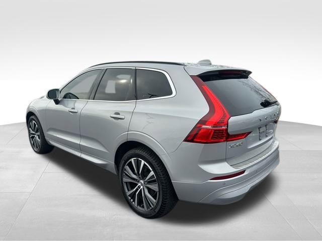 Used 2022 Volvo XC60 B5 Momentum w/ Climate Package image 5