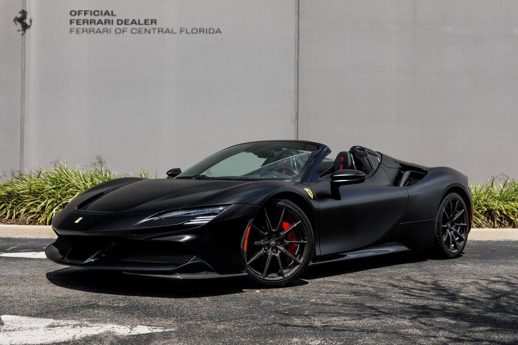 Used 2022 Ferrari SF90 Spider image 1