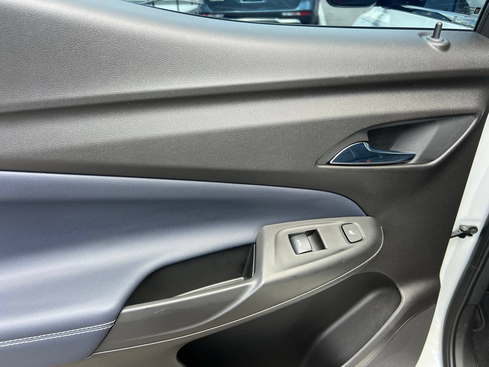 Used 2022 Chevrolet Bolt EUV Premier w/ Super Cruise Package FWD image 43