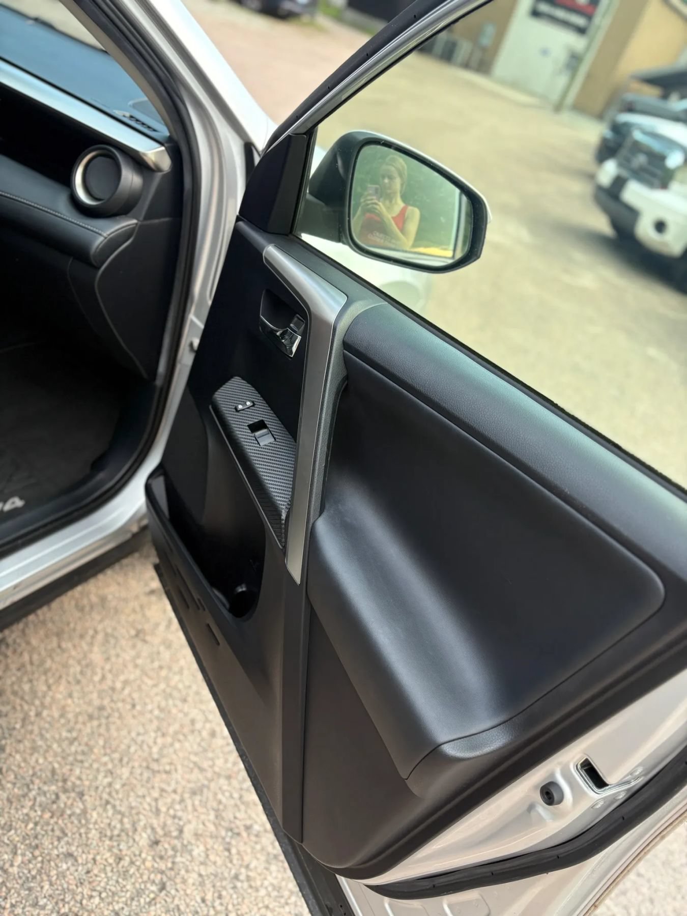 Used 2015 Toyota RAV4 Limited w/ Outdoor Package FWD image 28
