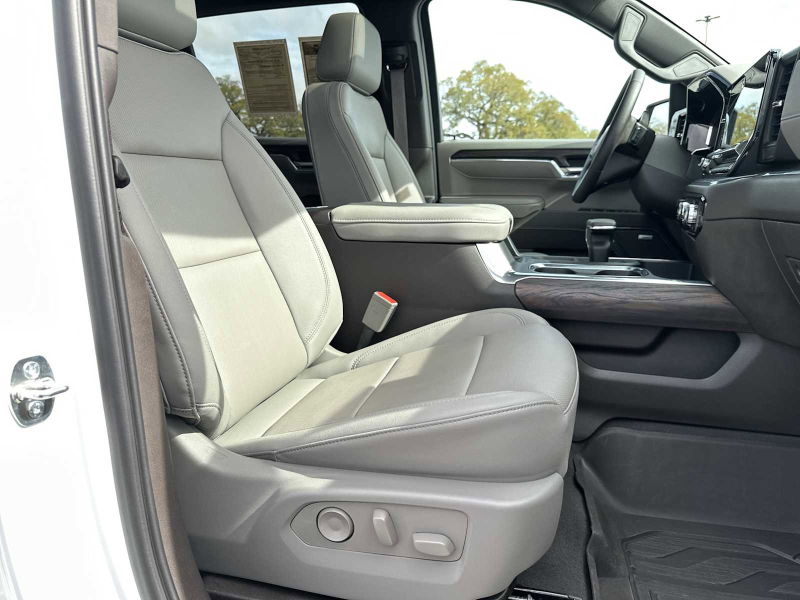 Used 2024 GMC Sierra 1500 SLT w/ SLT Premium Plus Package image 32