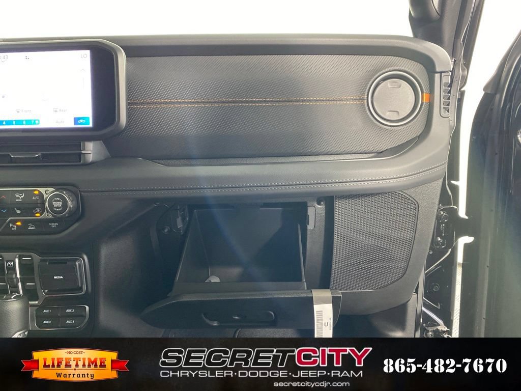 New 2026 Jeep Gladiator Mojave w/ Safety Group AWD/4WD image 32