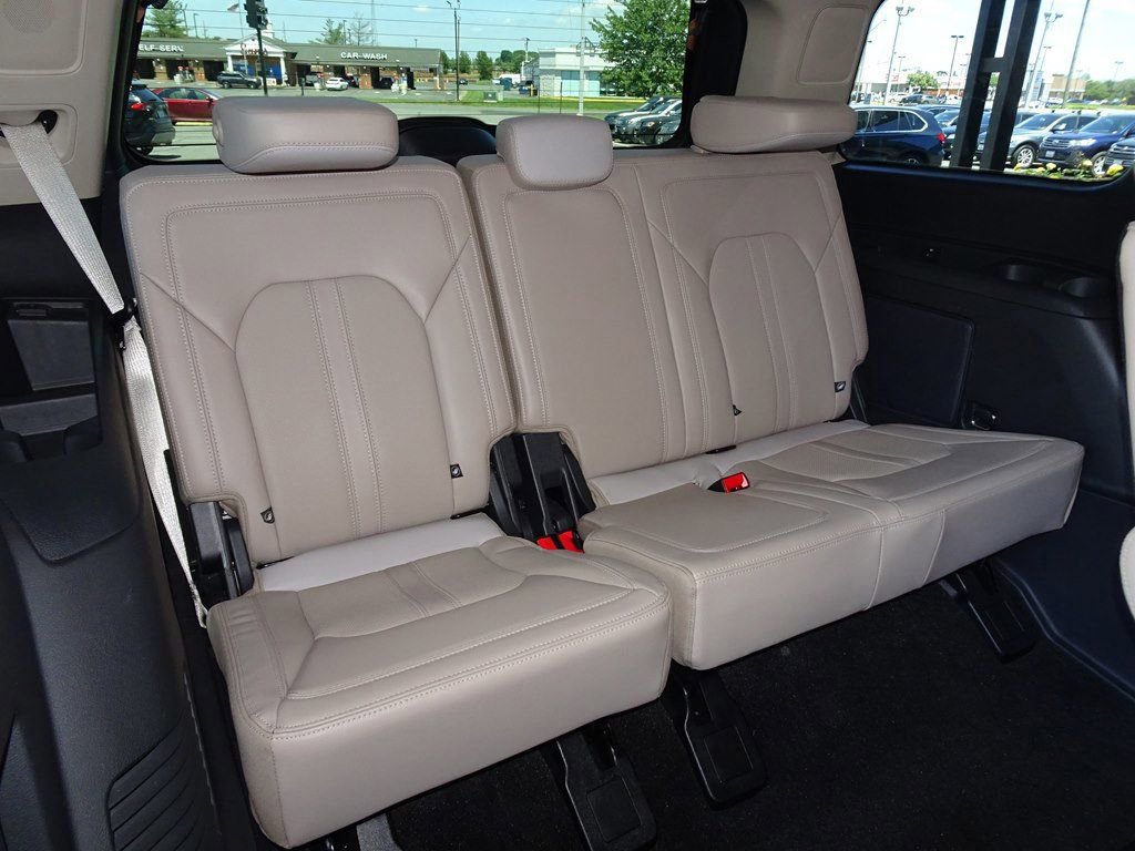 Used 2023 Ford Expedition Limited image 7