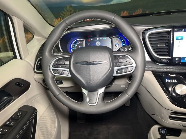 Used 2024 Chrysler Pacifica Select image 68