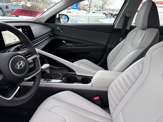 Certified 2025 Hyundai Elantra Limited image 19