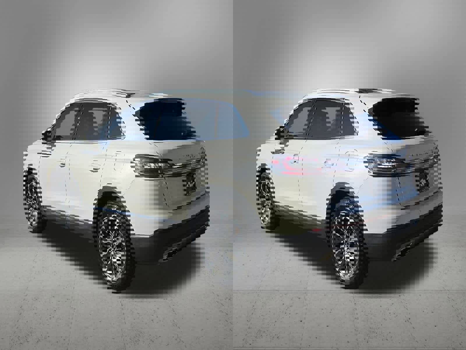 Used 2022 Lincoln Nautilus Reserve image 4