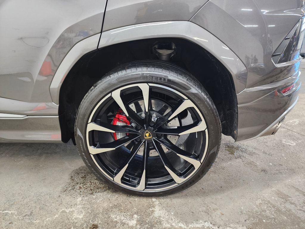Used 2022 Lamborghini Urus image 46