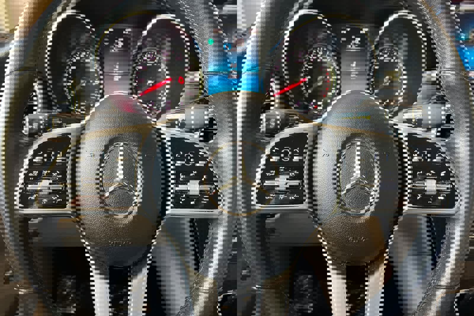 Used 2021 Mercedes-Benz GLC 300 4MATIC image 25