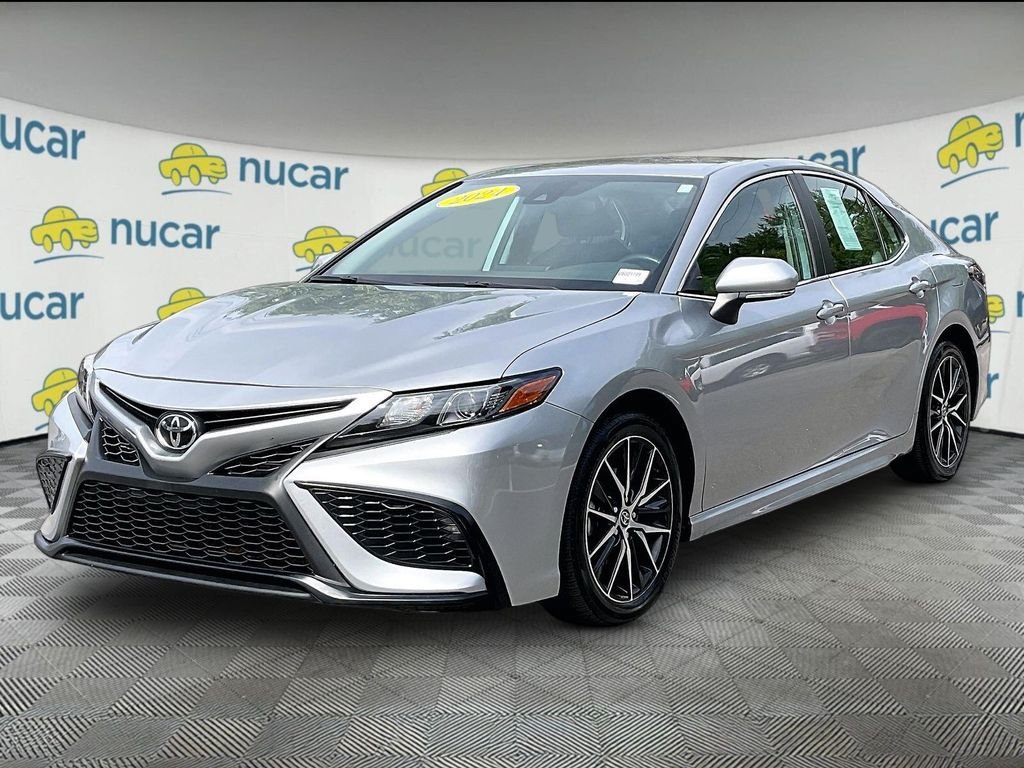 Used 2024 Toyota Camry SE FWD image 3