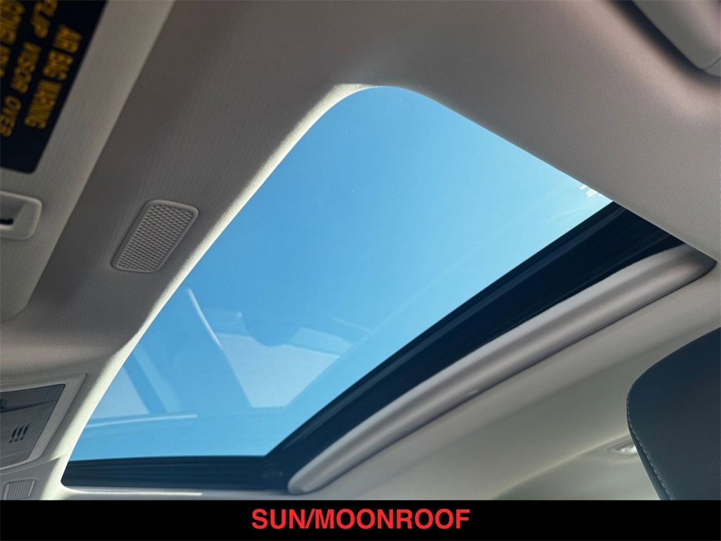 Used 2019 Lexus ES 300h w/ Accessory Package image 2