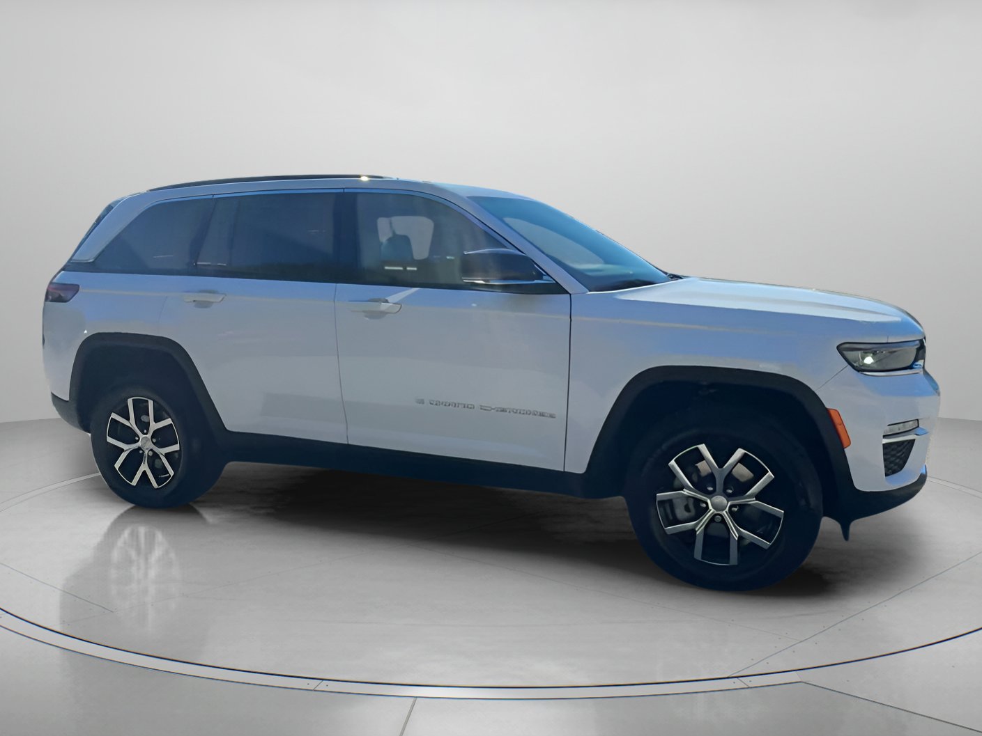 Used 2025 Jeep Grand Cherokee Limited w/ Trailer Tow Package image 34