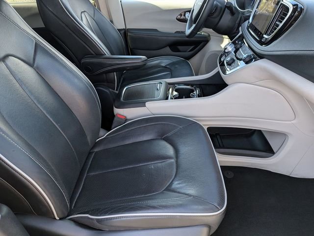 Used 2023 Chrysler Pacifica Limited FWD image 33