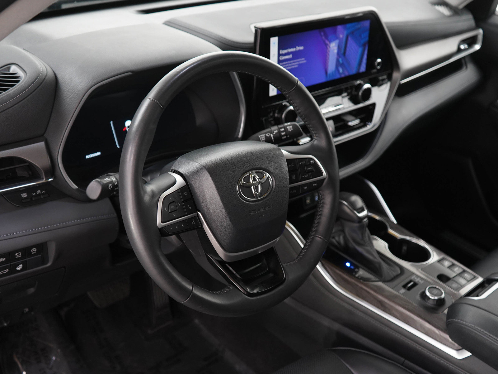 Used 2024 Toyota Highlander Limited AWD/4WD image 22