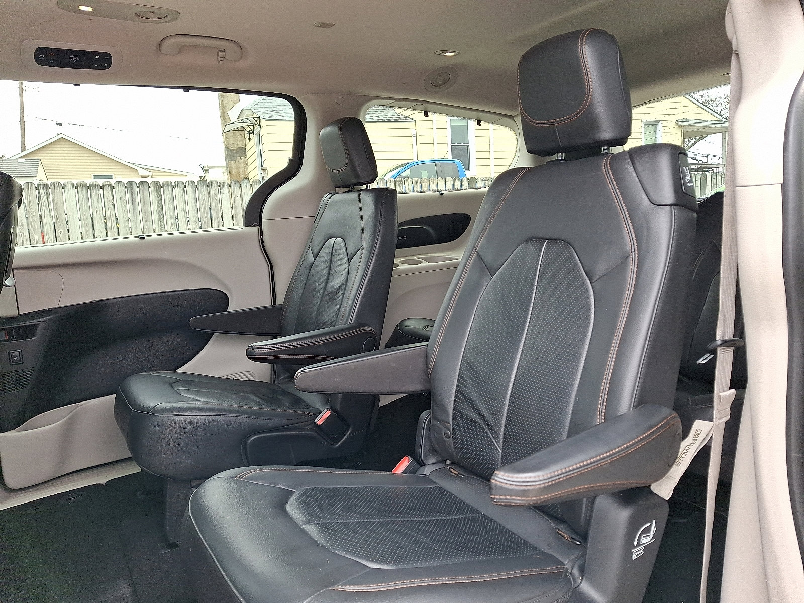 Used 2017 Chrysler Pacifica Touring-L Plus image 10