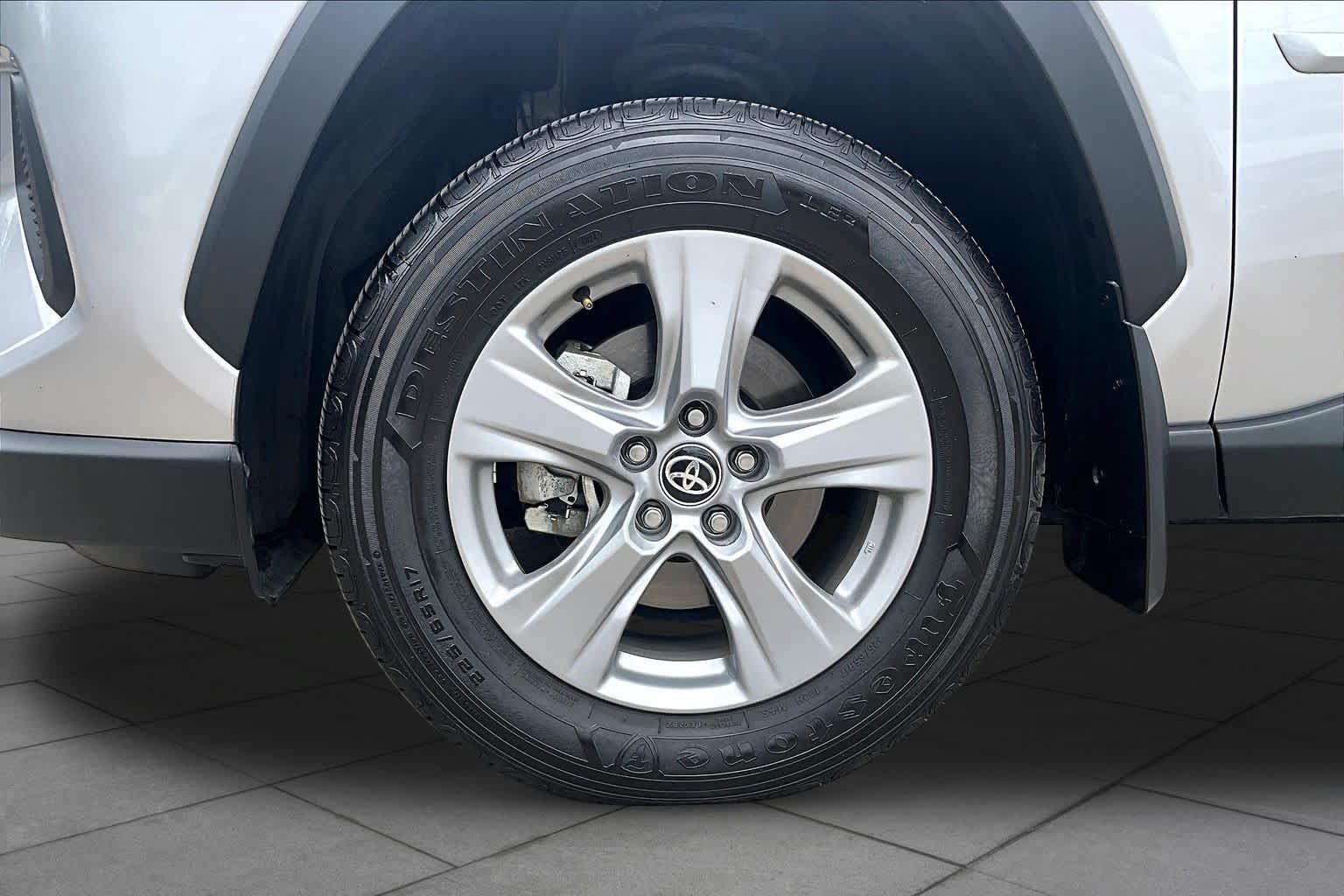 Used 2025 Toyota RAV4 LE AWD/4WD image 11