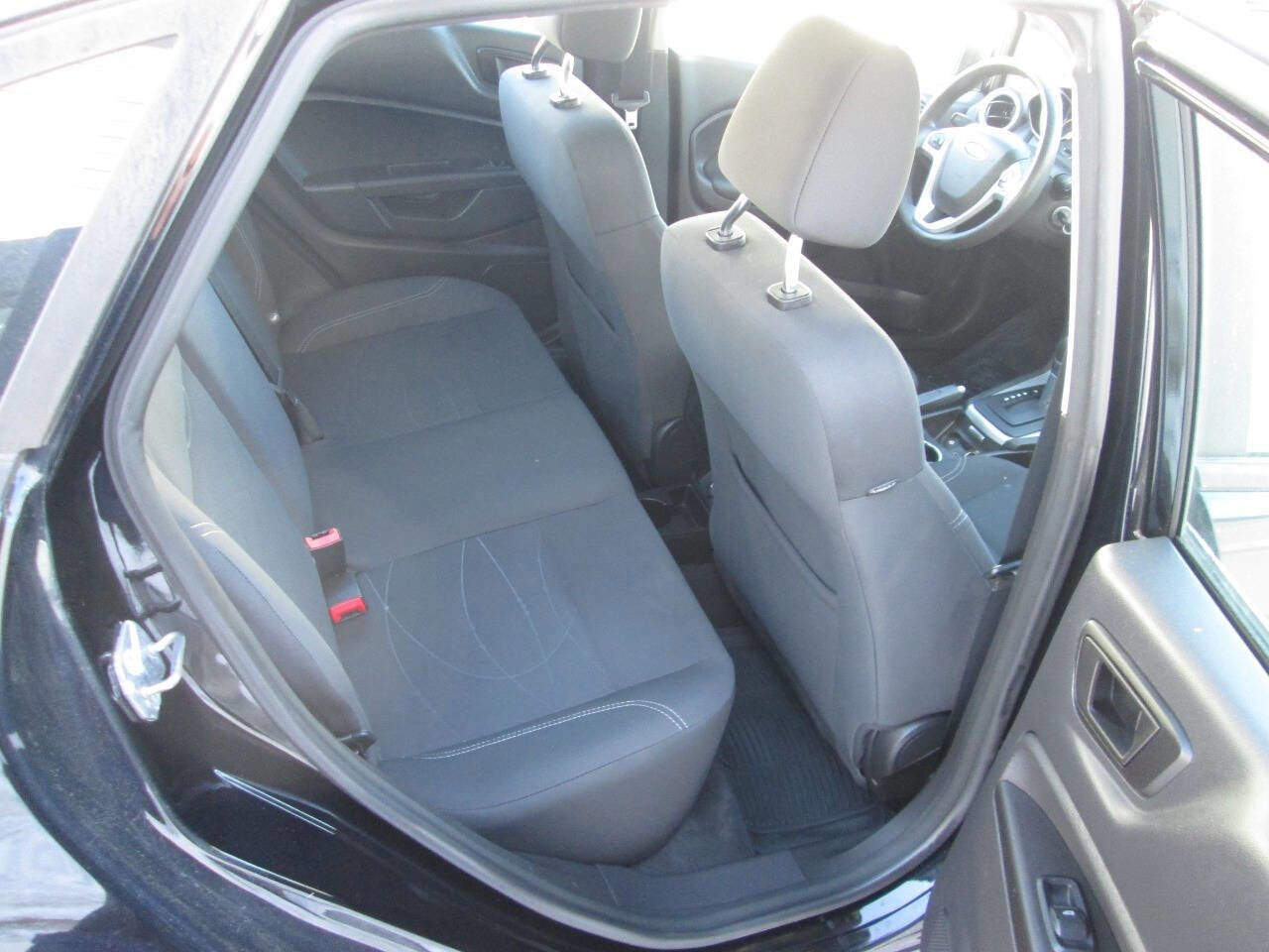 Used 2017 Ford Fiesta SE image 15