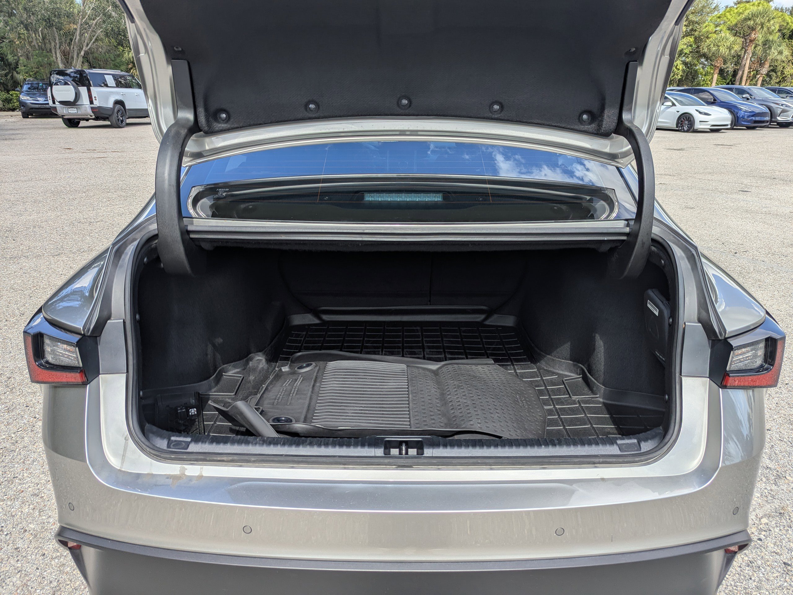 Used 2023 Lexus IS 300 w/ Comfort Package image 11