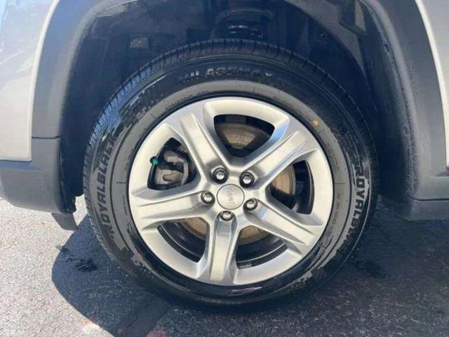 Used 2024 Jeep Compass Latitude AWD/4WD image 13