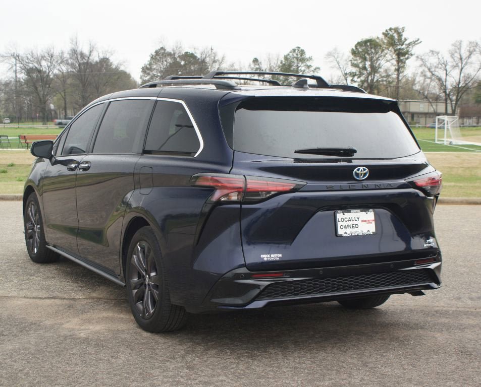 Used 2023 Toyota Sienna XSE FWD image 17