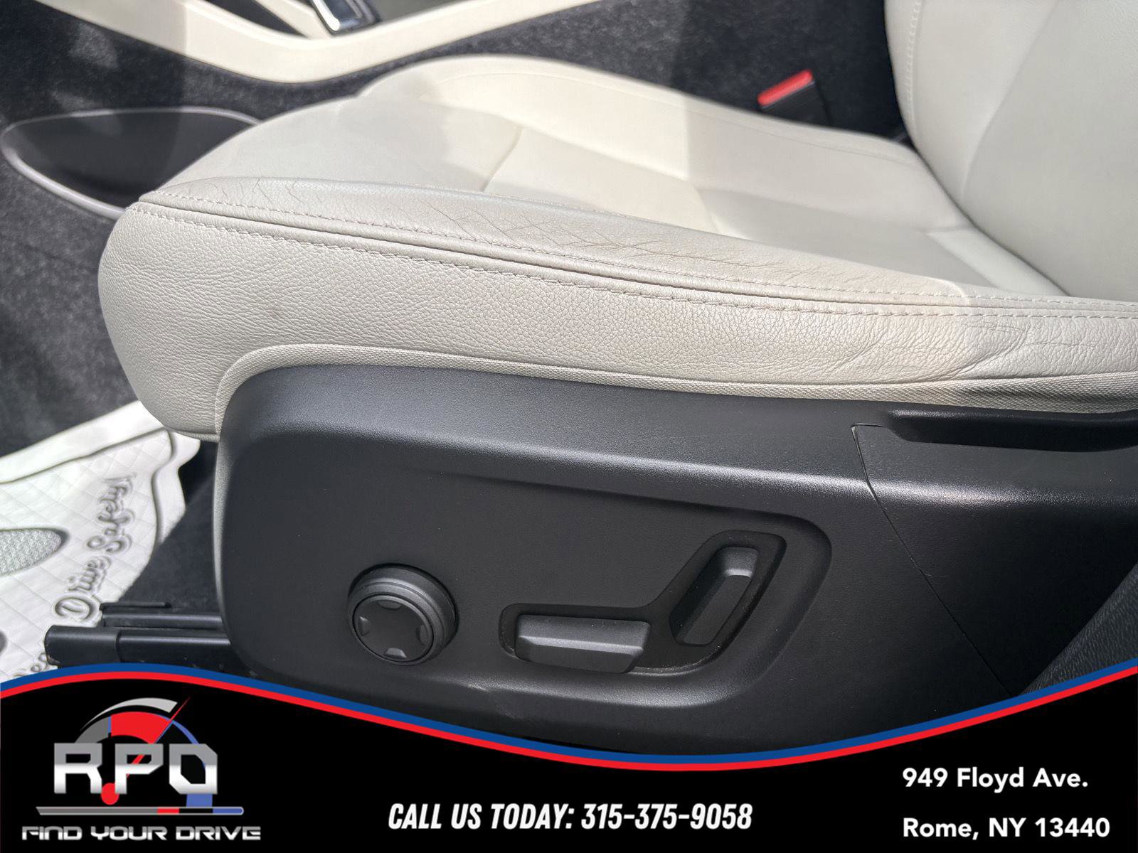 Used 2020 Volvo XC40 T5 Momentum AWD/4WD image 22