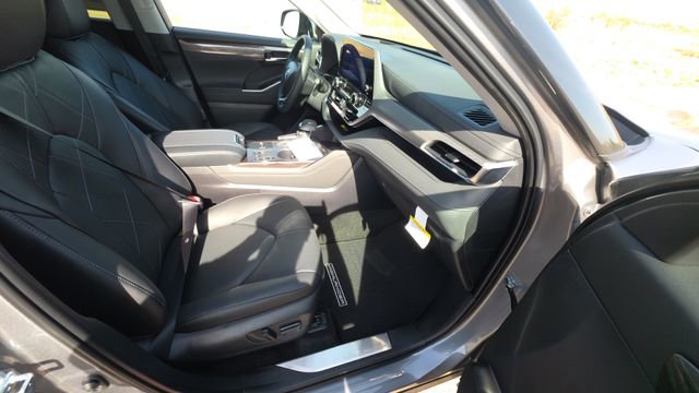 New 2026 Toyota Highlander Platinum AWD/4WD image 30